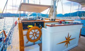 The Dea Del Mare Yacht - Luna Yacht Charter