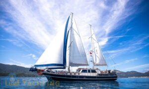 Dea Del Mare Gulet under full sail in the Aegean Sea