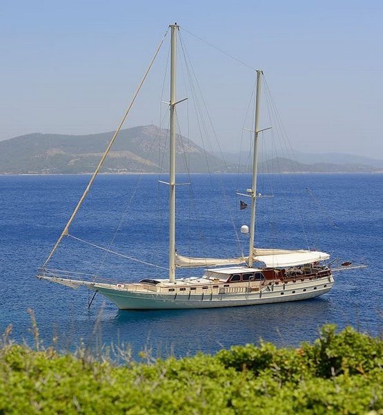 Gulet Cobra III sailing in Bodrum Turkey