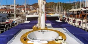 The Gulet Perla Del Mar 2 aft deck with sunbeds and Jacuzzi