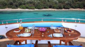 The Luxury Yacht Mystery - Luna Yachting