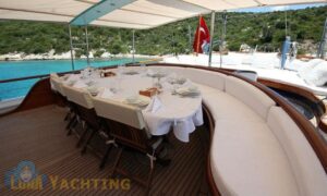 The luxurious Gulet Caner IV alfresco dining