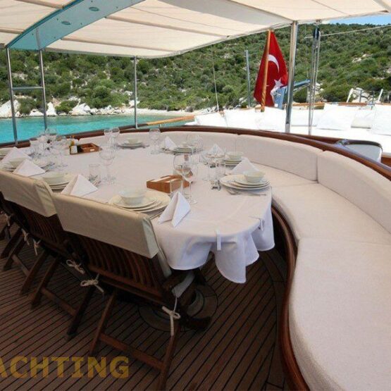 The luxurious Gulet Caner IV alfresco dining