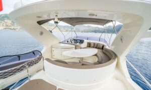 Azimut 55 - Helm And Relaxation Area