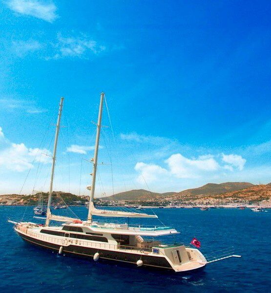 Luxury Gulet Esma Sultan sailing in Bodrum Turkey