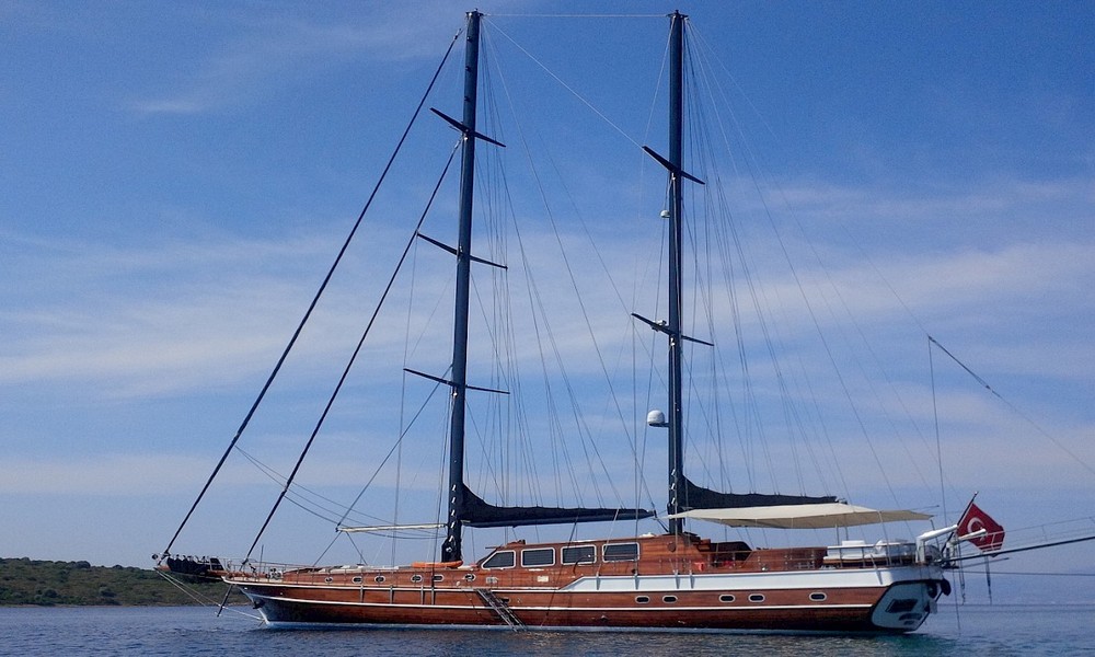 Kaya Guneri Plus gulet's traditional wooden sailboat design