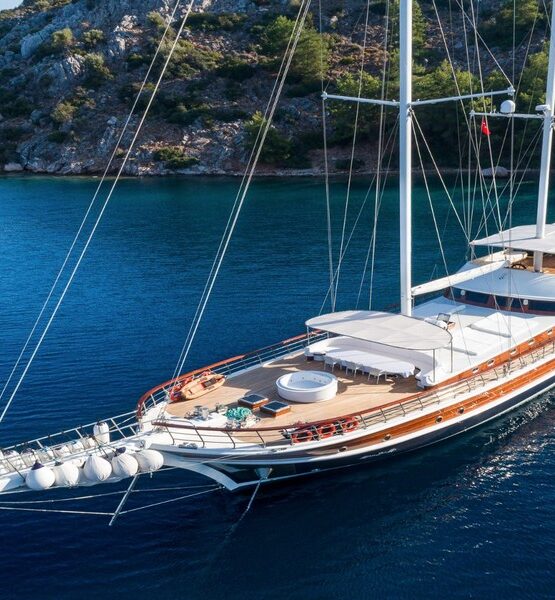 Ultra Luxury Halcon Del Mar Gulet sailing in Bodrum Turkey
