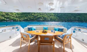 dining area of the stella fiera yacht