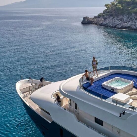 luxury motor yacht serenity 2 with its guests