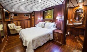 LComfortable double cabin on Gulet Bedia Sultan - Ideal for families exploring Bodrum