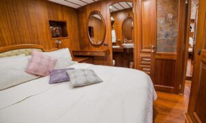 Comfortable double cabin on Gulet Bedia Sultan - Ideal for families exploring Bodrum