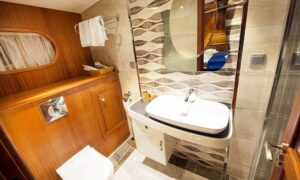 Modern and well-appointed bathroom and toilet in the cabins of Gulet Berrak Su, ensuring convenience on a luxury gulet vacation