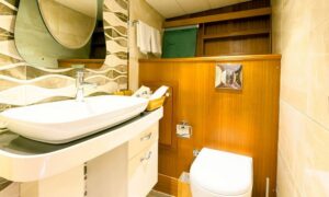 Modern and well-appointed bathroom and toilet in the cabins of Gulet Berrak Su, ensuring convenience on a luxury gulet vacation