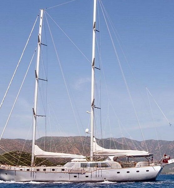 Side view of Gulet Silver Moon on a Bodrum Custom Gulet Trip