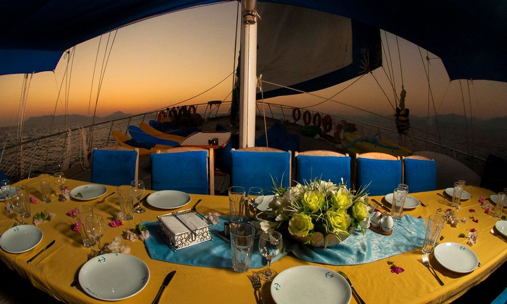 Elegantly prepared dining table on Gulet Tarkan 5's deck for a luxurious meal at sea