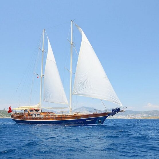 Gulet Zephyria 2 sailing with open sails - perfect for Bodrum Family Gulet Charter