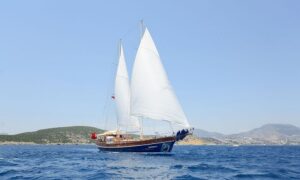 Gulet Zephyria 2 sailing with open sails - perfect for Bodrum Family Gulet Charter