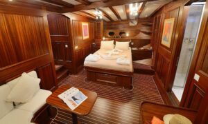 Double cabin on Gulet Zephyria 2, combining comfort and elegance for family charters in Bodrum