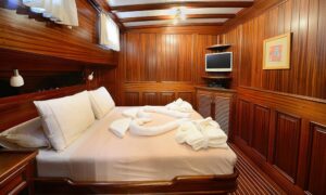 Double cabin on Gulet Zephyria 2, combining comfort and elegance for family charters in Bodrum